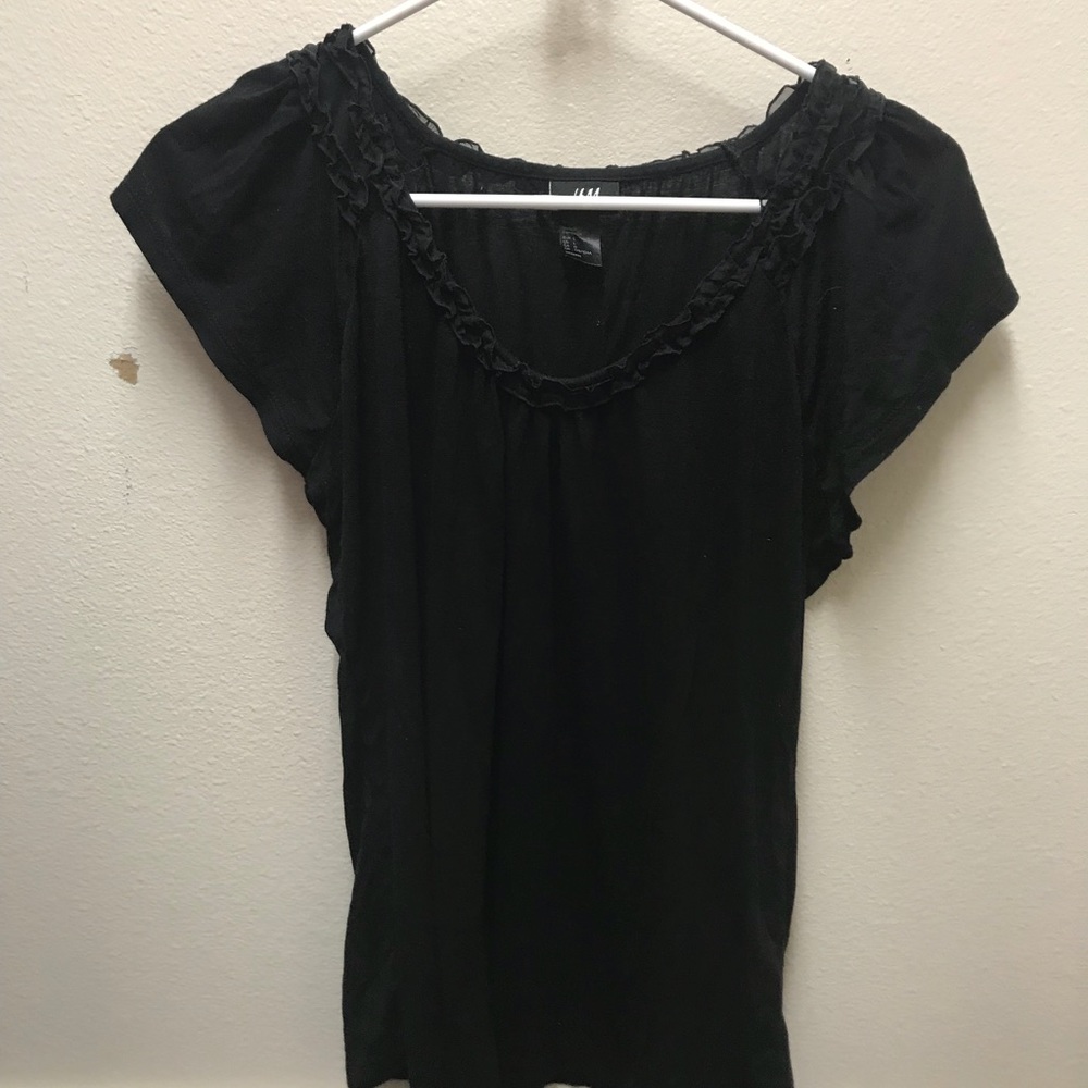 RARELY WORN H&M’ black flow top